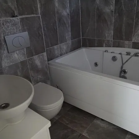 فندق مبيت وإفطار Guelluek Grand Hotel Milas