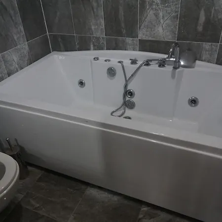 Guelluek Grand Hotel فندق مبيت وإفطار *